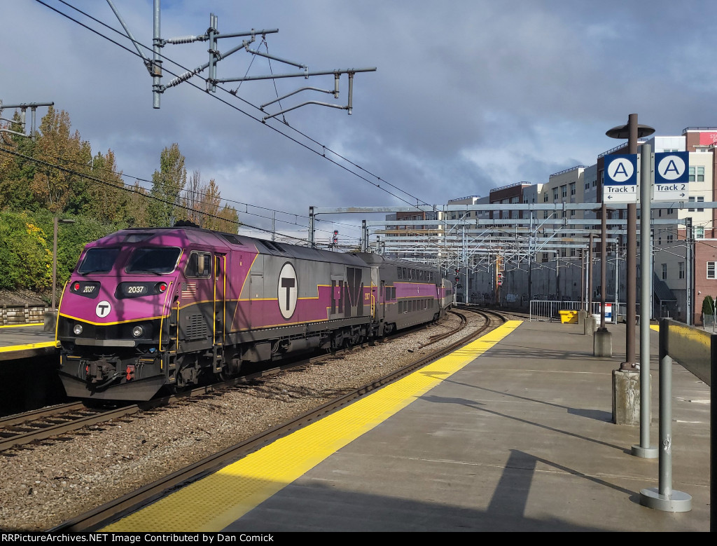 MBTA 2037 at Providence Station